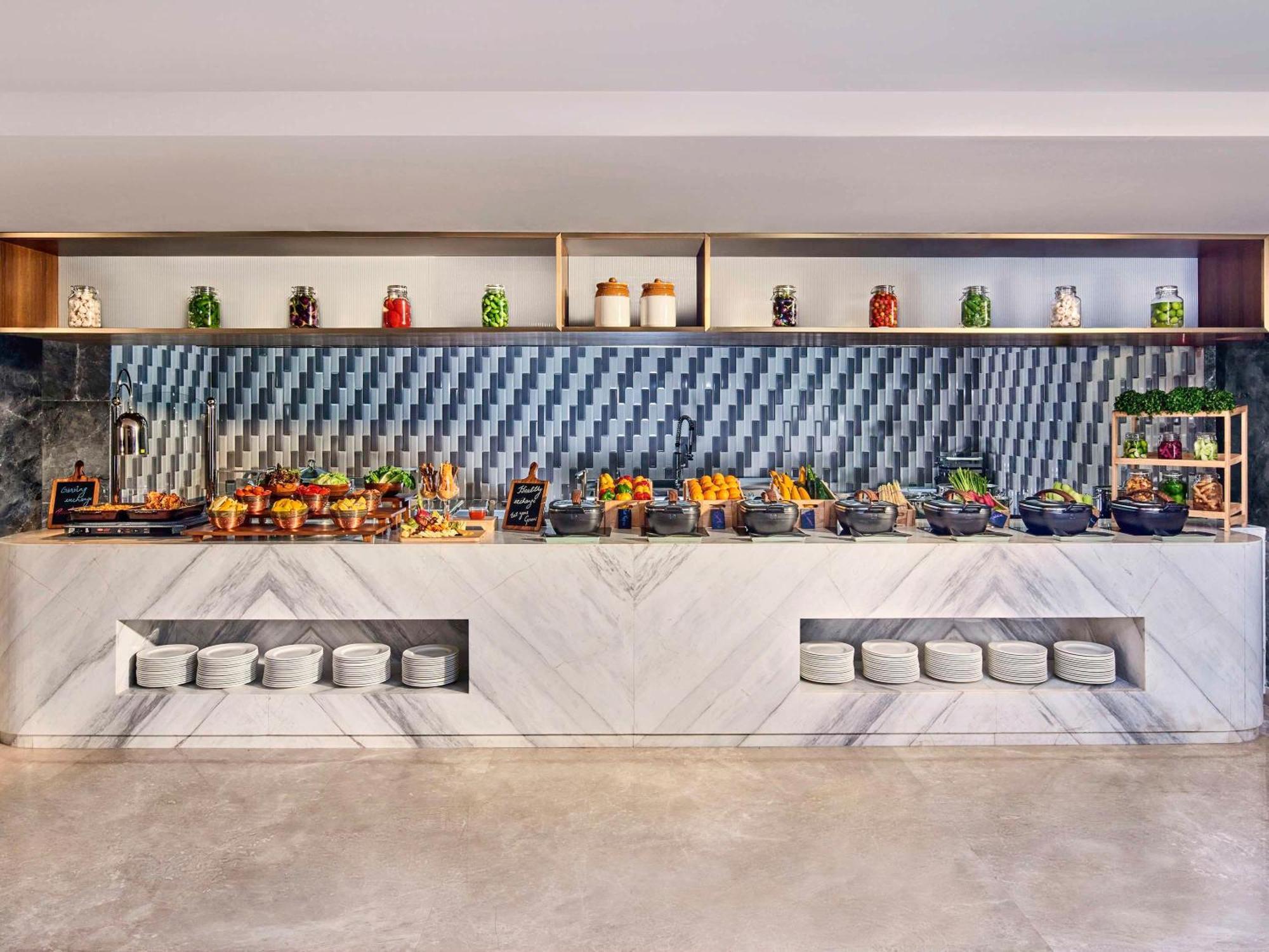 Novotel Mumbai International Airport Экстерьер фото The buffet at the hotel