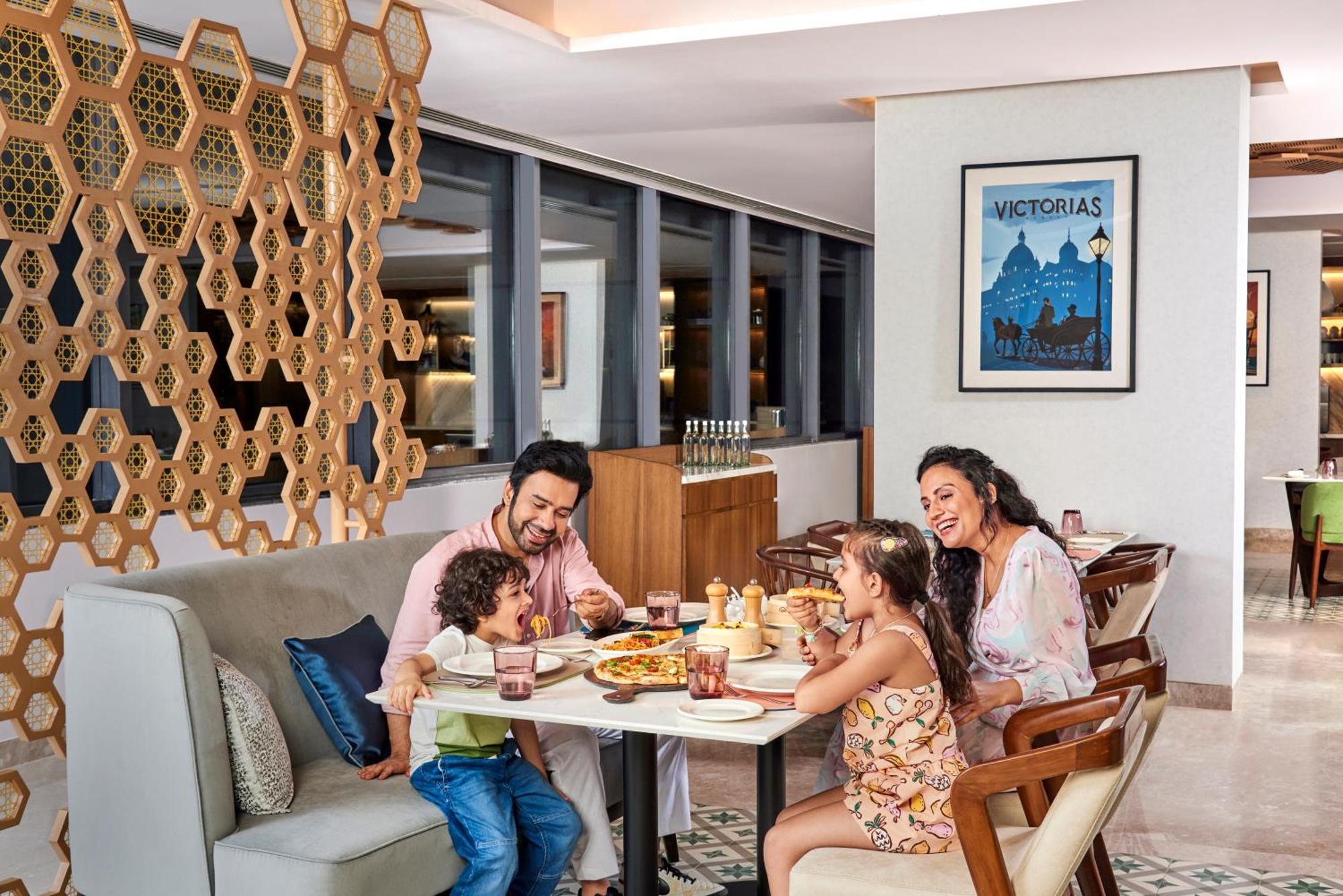 Novotel Mumbai International Airport Экстерьер фото Family dining at the hotel