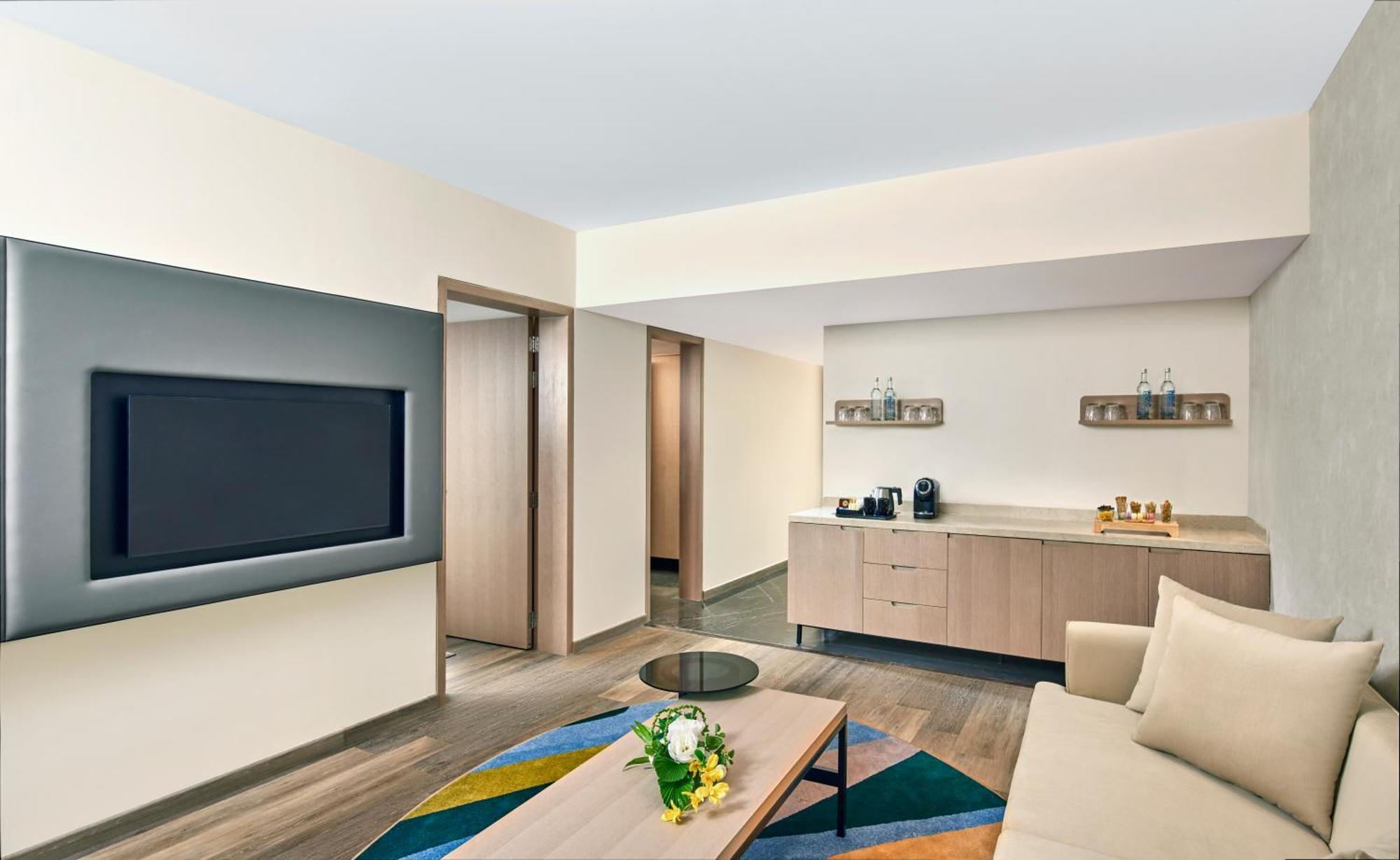 Novotel Mumbai International Airport Экстерьер фото A suite at the hotel