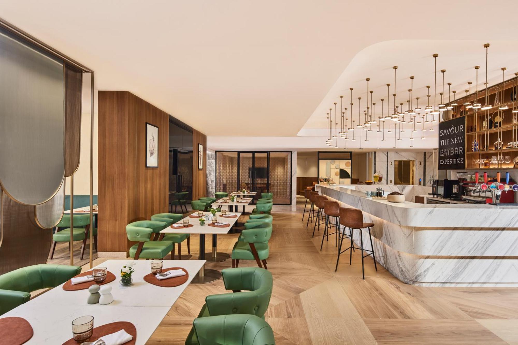 Novotel Mumbai International Airport Экстерьер фото The Lounge at London Heathrow Airport