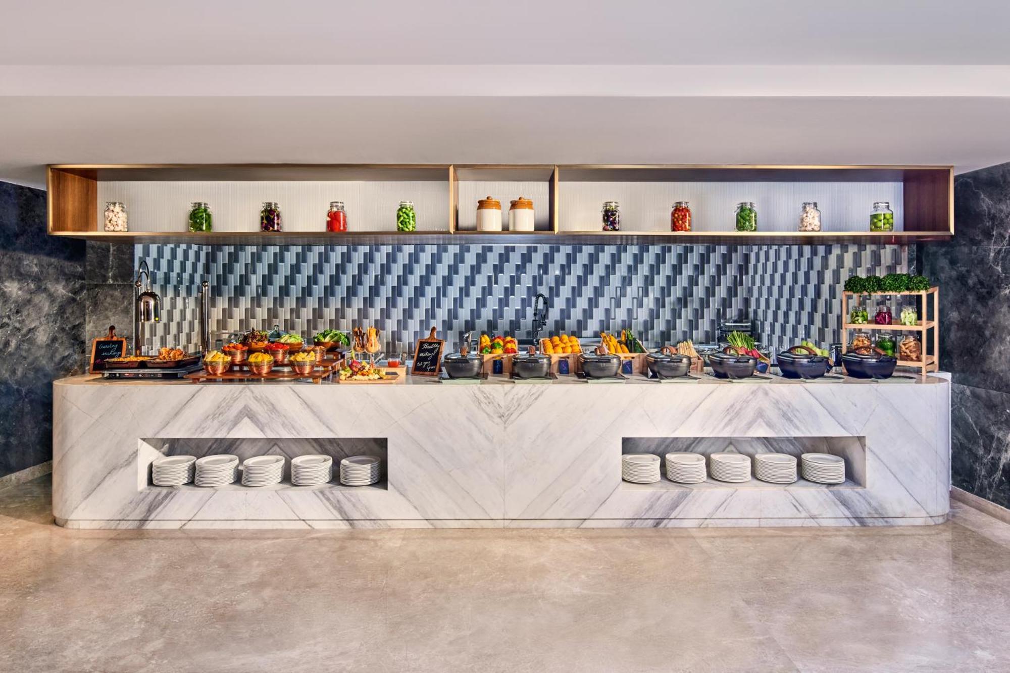Novotel Mumbai International Airport Экстерьер фото The buffet at the hotel